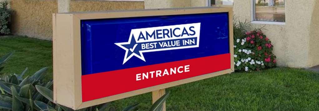 Americas Best Value Inn & Suites Forsyth Buitenkant foto