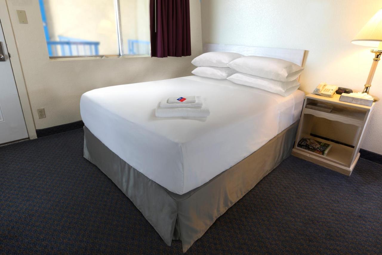 Americas Best Value Inn & Suites Forsyth Buitenkant foto